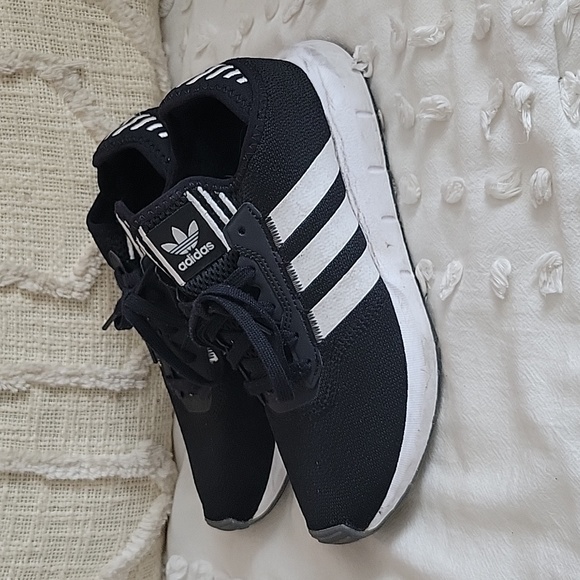 Adidas - Picture 2 of 4